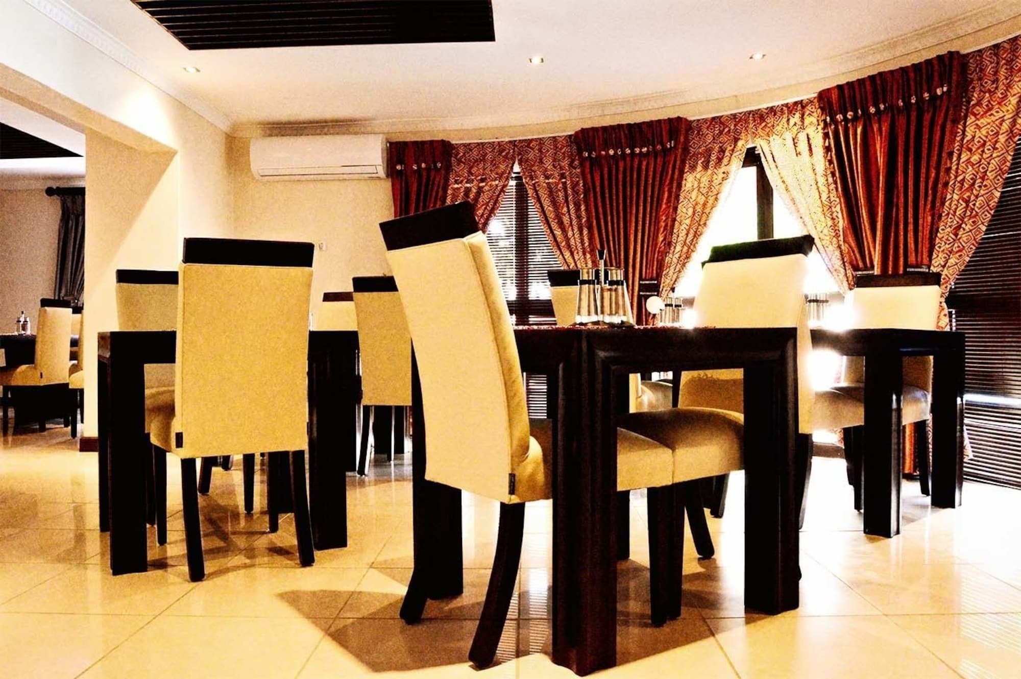 גאבורון Golden Door Villa מראה חיצוני תמונה
